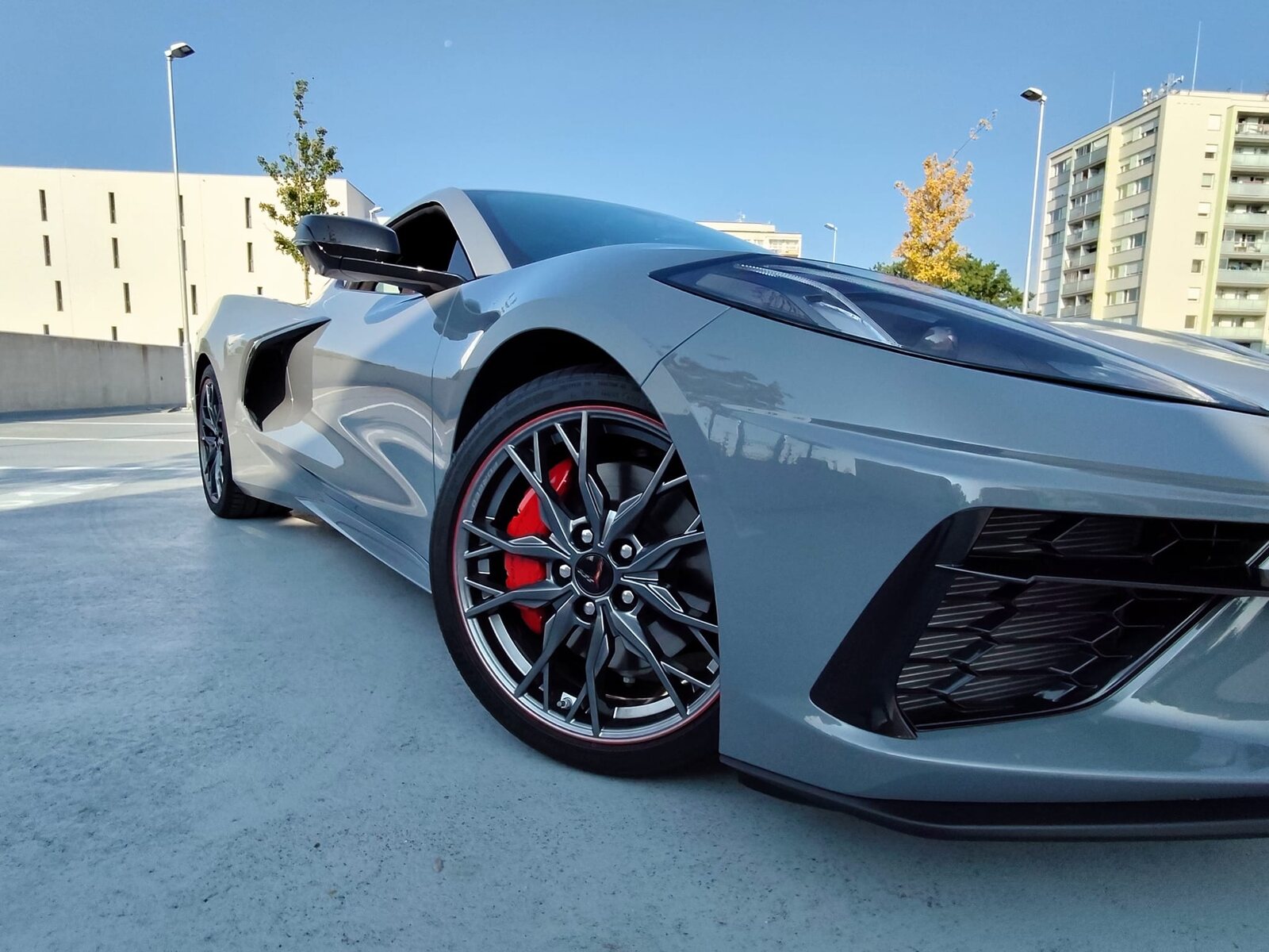 Přední náprava Corvette C8 z podhledu