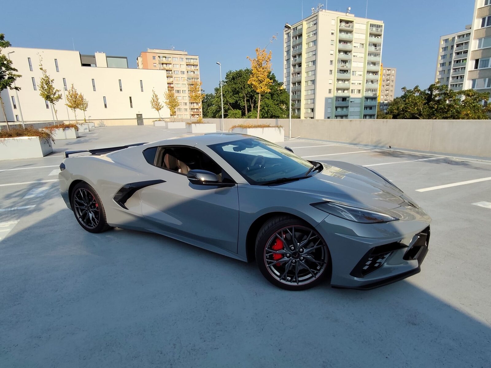 Boční linie Corvette C8 s bočním nasáváním